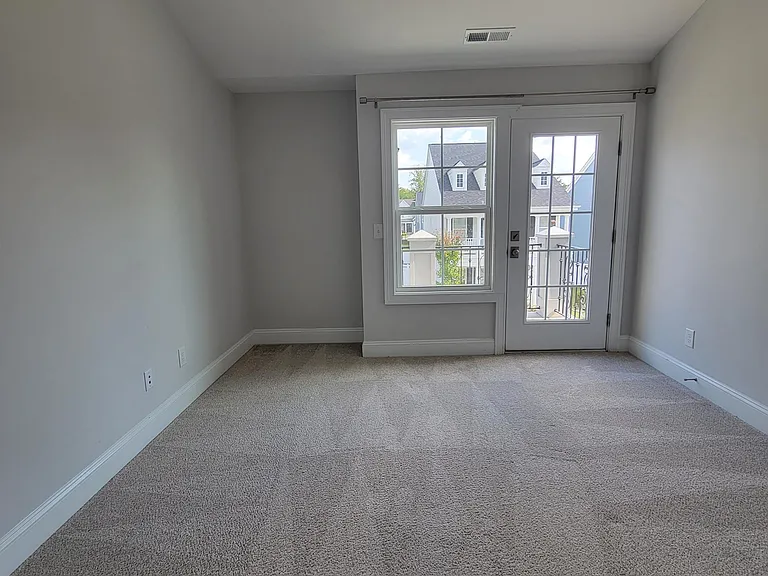 1252 Gloriosa St — Photo 26