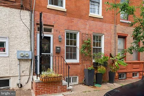 425 Tasker St photo 1