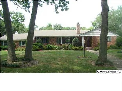 310 Lincoln Dr photo 1