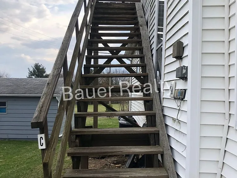 1319 Cottage St — Photo 2
