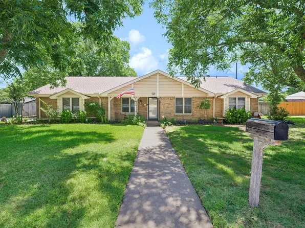 1608 Wade Dr, Bedford, TX 76022