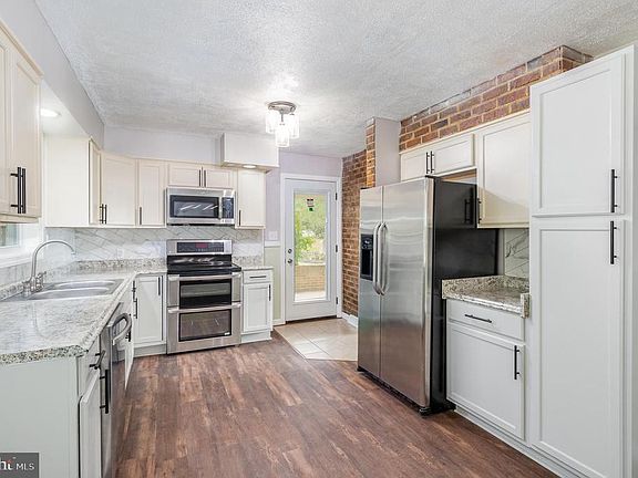 3rd image of 8 Stine Ave
