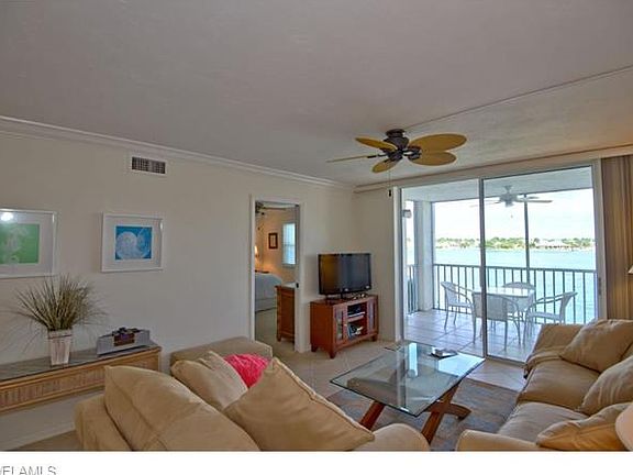 5th image of 897 Collier Ct #4-404