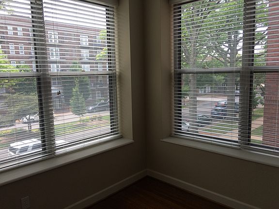 3rd image of 5625 Pershing Ave APT 22