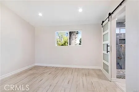 9661 Hayvenhurst Ave — Photo 25
