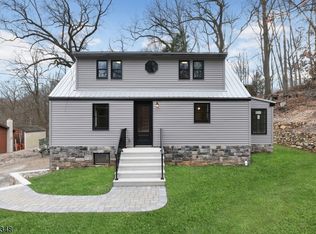 27 Gordon Rd, Roxbury Township, NJ 07885