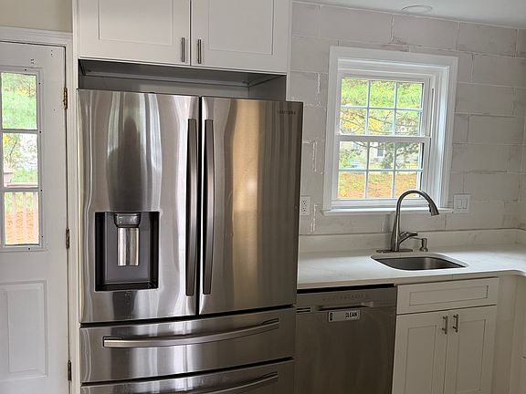 5th image of 121 Cadogan Way