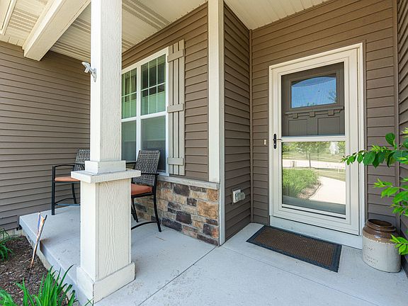 3rd image of 2331 Coventry Cir S