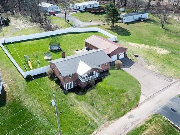 2nd image of 421 Woodlawn Ave
