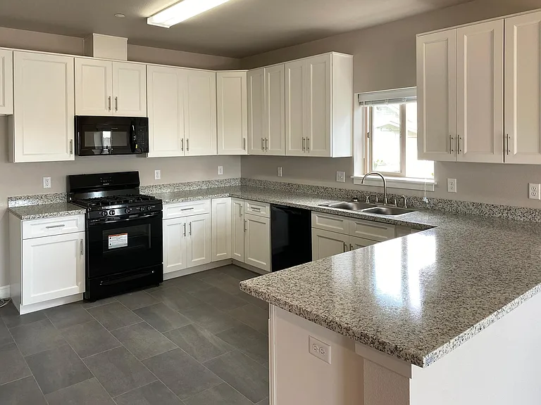 1639 Pine St #D — Photo 5