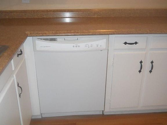 5th image of 107 Lenore Ave