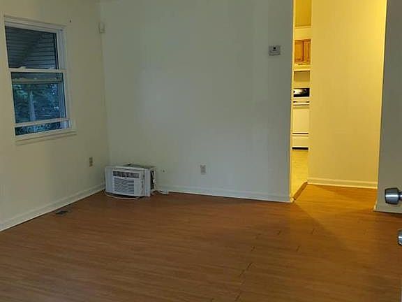 3rd image of 2844 Vincent Ave #A