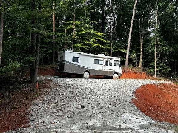 212 Arrington Dr, Fair Play, SC 29643