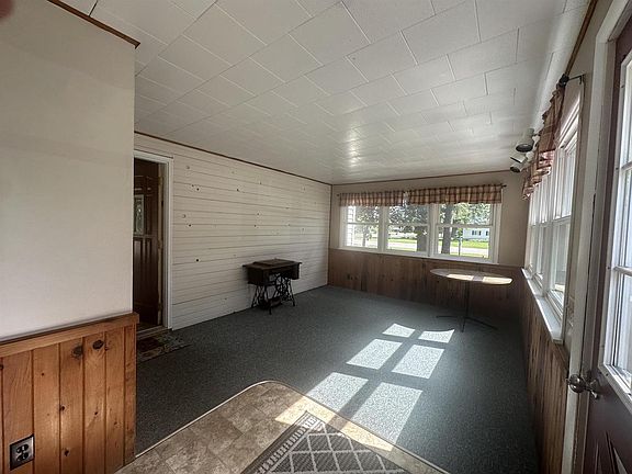 2nd image of 4011 GRIFFITH AVENUE