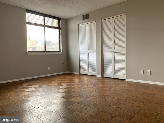 5th image of 3800 Fairfax Dr APT 812