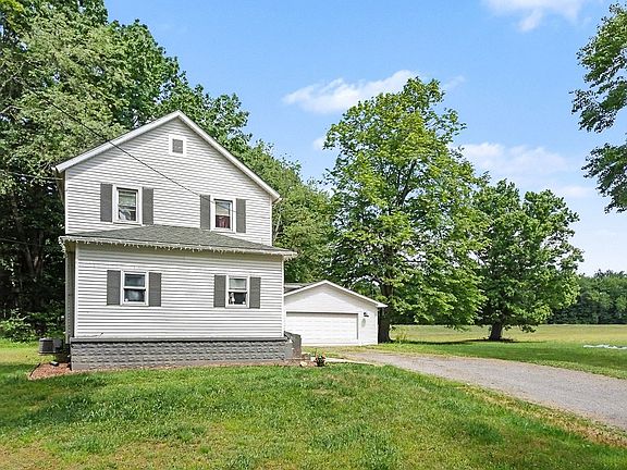 4th image of 2385 River Rd