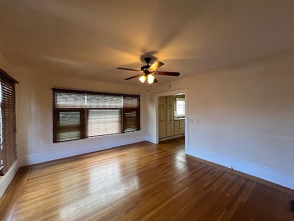 4th image of 2238 Lakeshore Ave #2