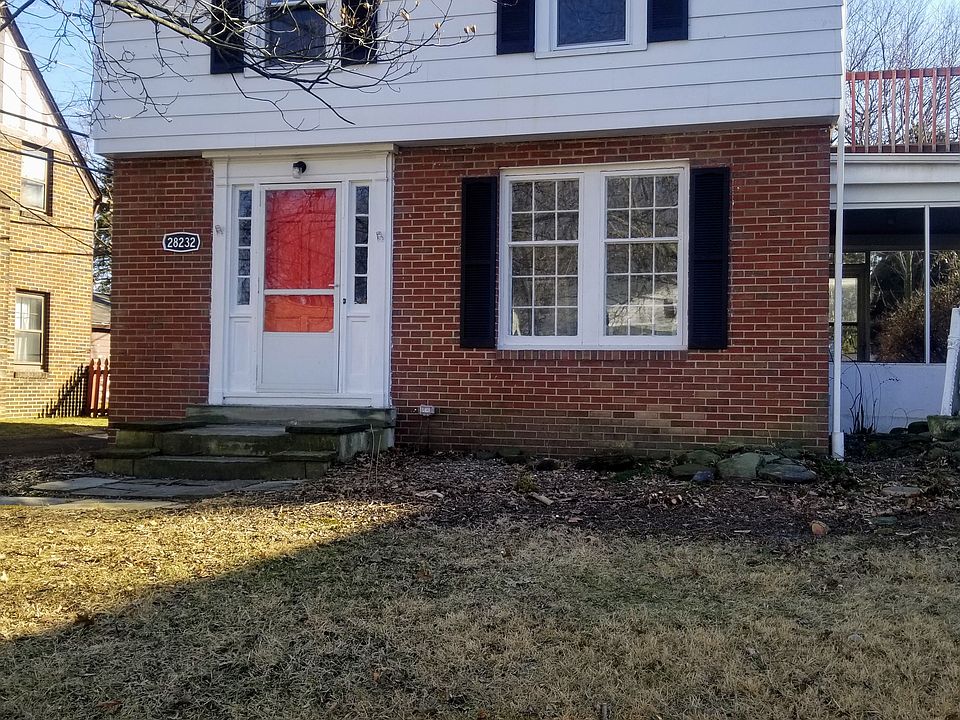 1st image of 28232 Gilchrist Dr
