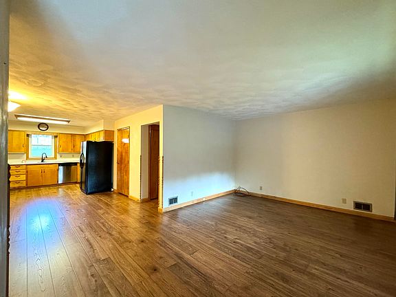 2nd image of 2 Elm Dr