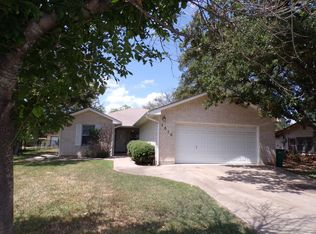 1010 Highland Dr, Highland Haven, TX 78654