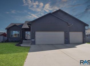 703 Legendary Dr, Harrisburg, SD 57032