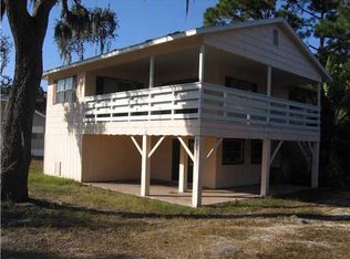 420 Riverside Dr, Tarpon Springs, FL 34689