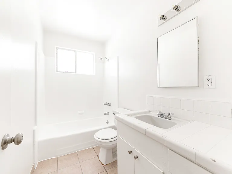 12858 Oxnard St #5 — Photo 16