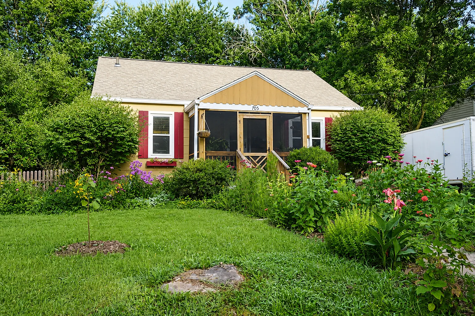 3 bed, 1176 sqft, $1,800 — Photo 1