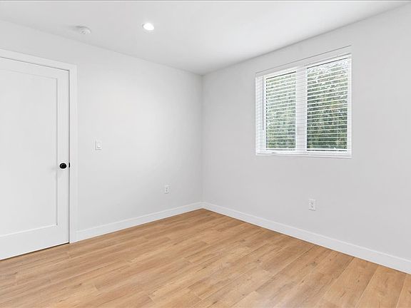 5th image of 6419 1/2 Lexington Ave