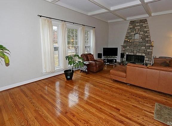 4th image of 7817 Stanford Ave