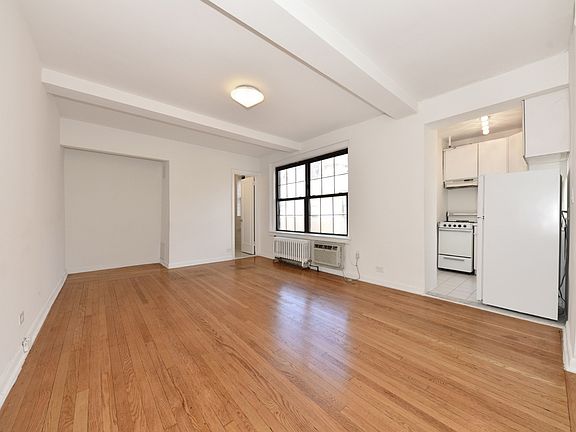 4th image of 31 E 12th St APT 12F