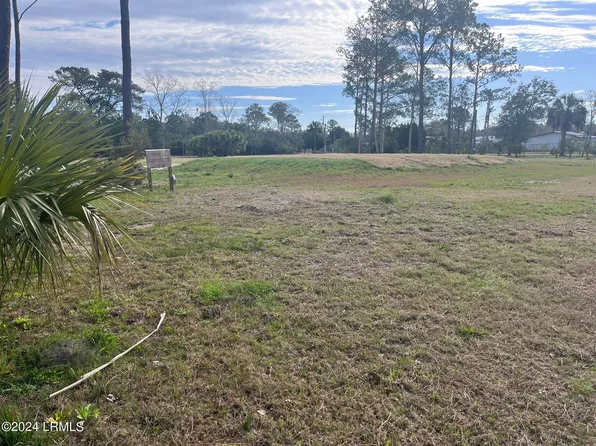 44 Meadowbrook Dr S, Ladys Island, SC 29907