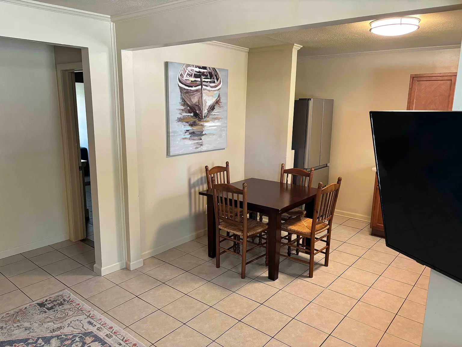 3 bed, 900 sqft, $1,880 — Photo 3