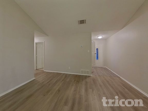 5th image of 521 Clover Dr