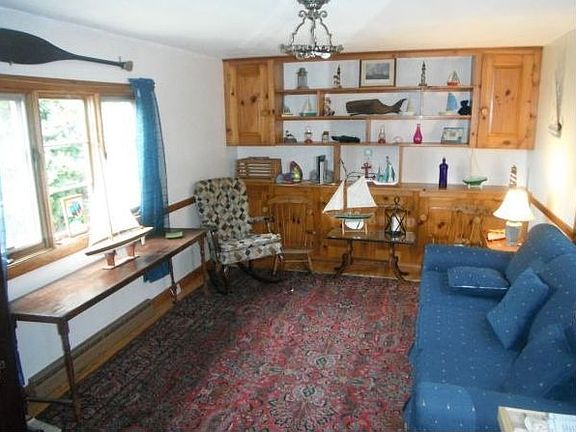 Family room with pull out 