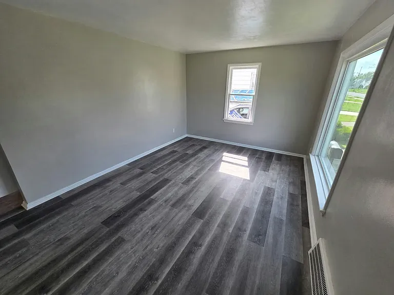 21600 Franklin Rd — Photo 10