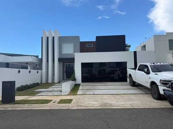 Urb Camino Del Mar 8029, Toa Baja, PR 00949