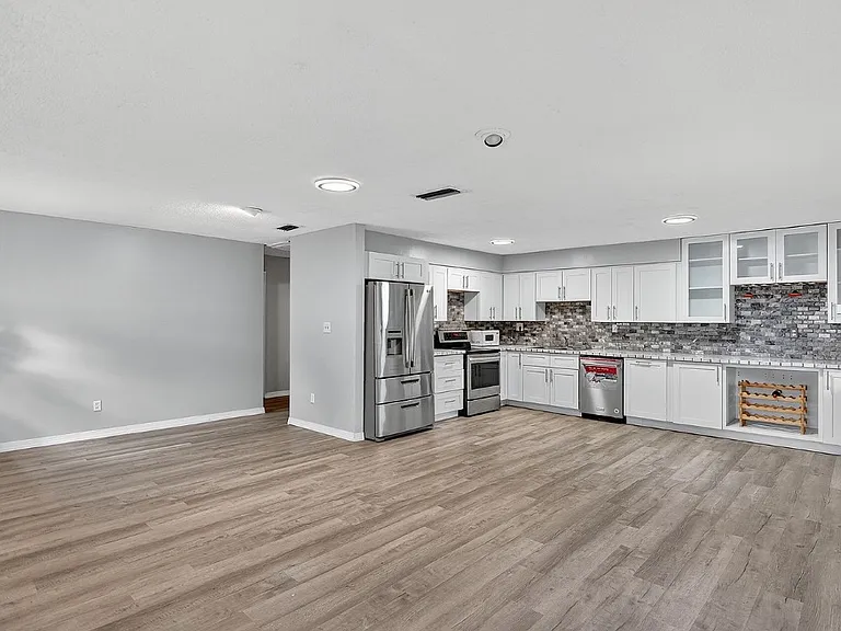 6220 W Thorpe St — Photo 4