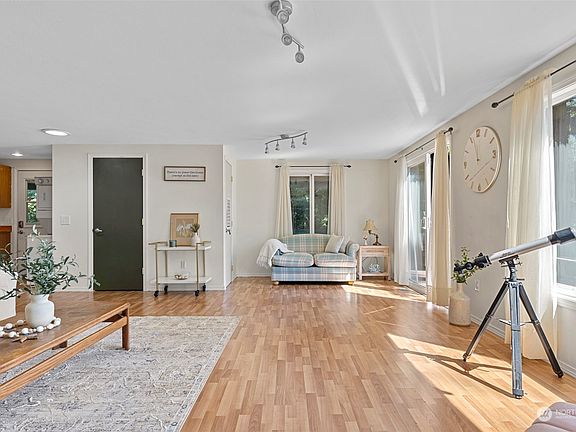 4th image of 12719 12th Avenue NW