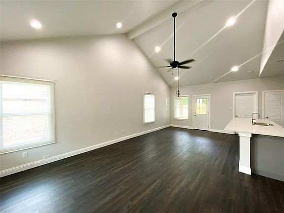 5th image of 1224 Stella St