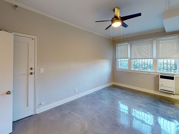 3rd image of 205 N Kenmore Ave APT 32