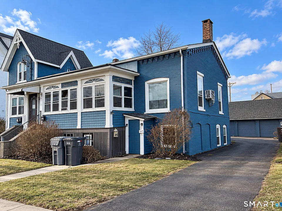 100 Laurel St