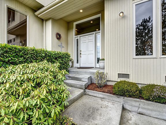3rd image of 15828 SE 56th Pl