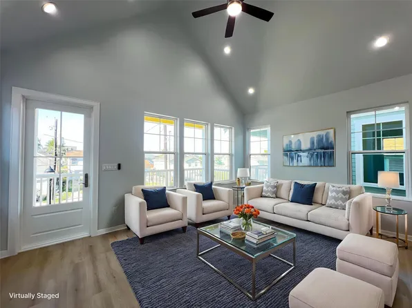 1024 62nd St, Galveston, TX 77551