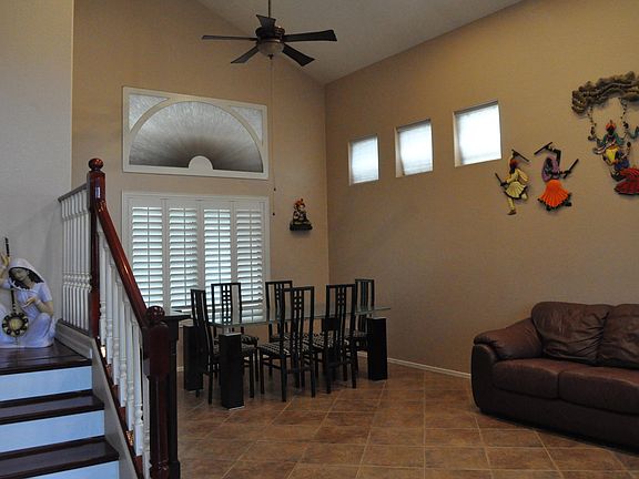 4th image of 283 W Raven Dr