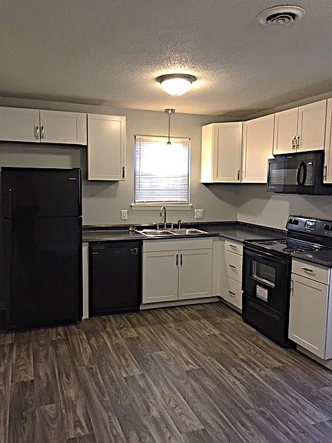 2 bed, 1.5 bath, 1050 sqft, $1,450 — Photo 1