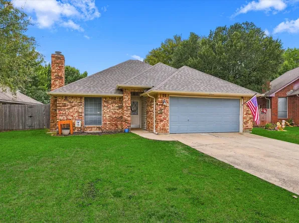 6025 Kimberly Ct, Haltom City, TX 76137