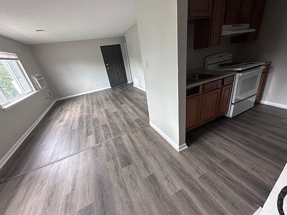 2nd image of 1520 E 17th St N #1544-301