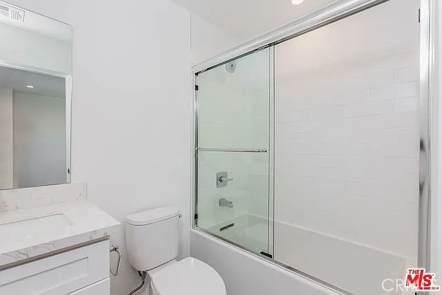 10916 Hesby St — Photo 11