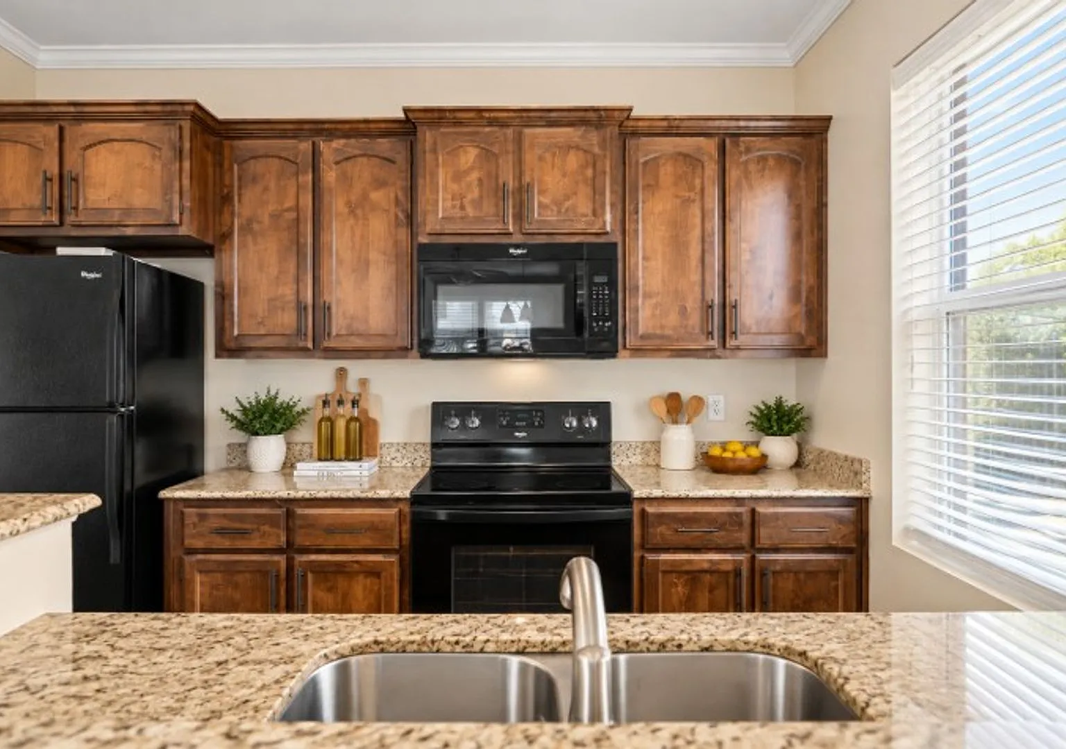 College Ave Apartments — Photo 4